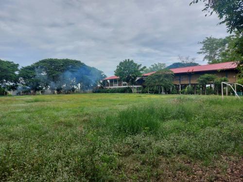 สนามโรงเรียนวัดช้าง