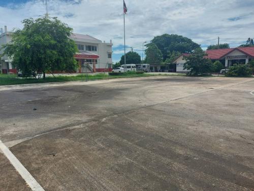 สนามกีฬาอำเภอดอนพุด ที่ว่าการอำเภอดอนพุด 