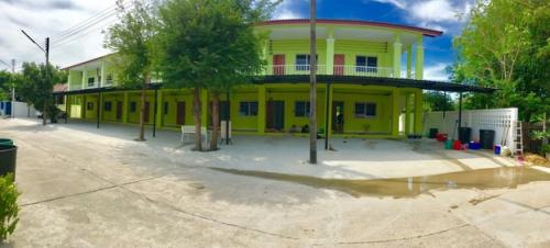 เยาวพรบ้านพัก room for rent  